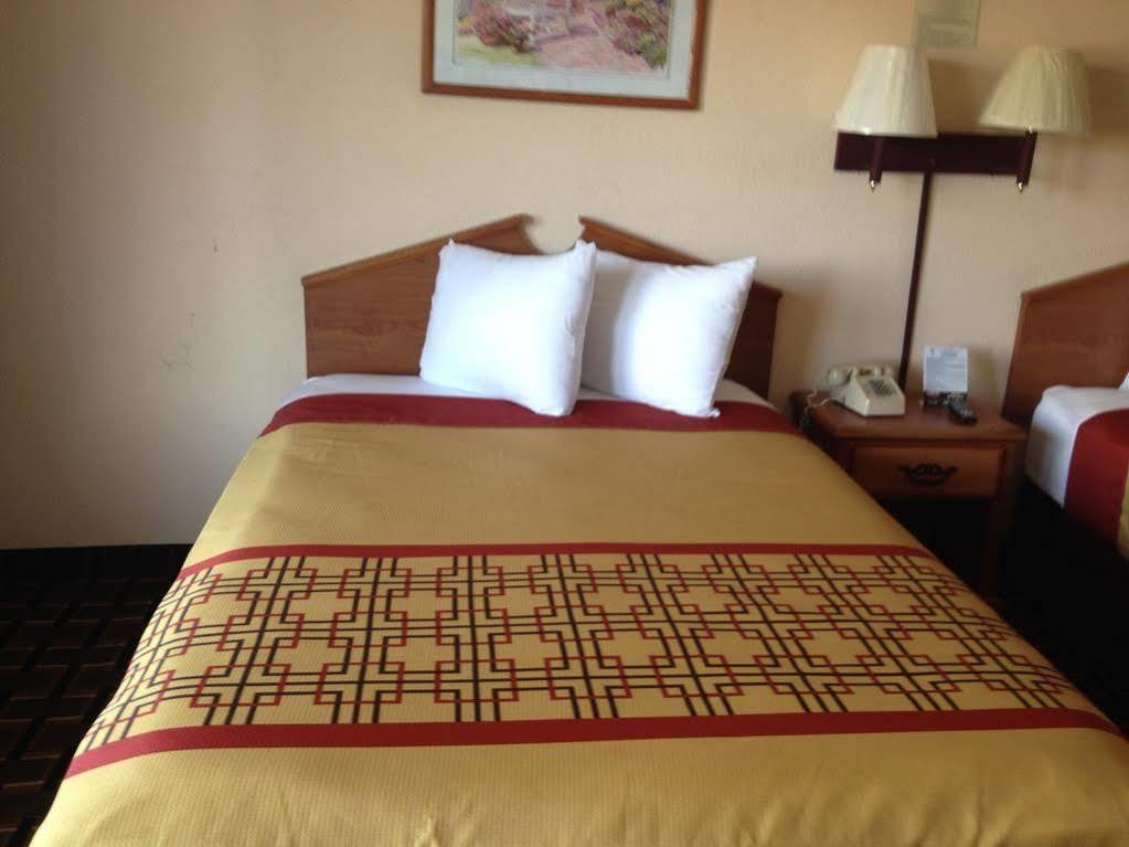 Happy Holiday Motel Myrtle Beach Buitenkant foto